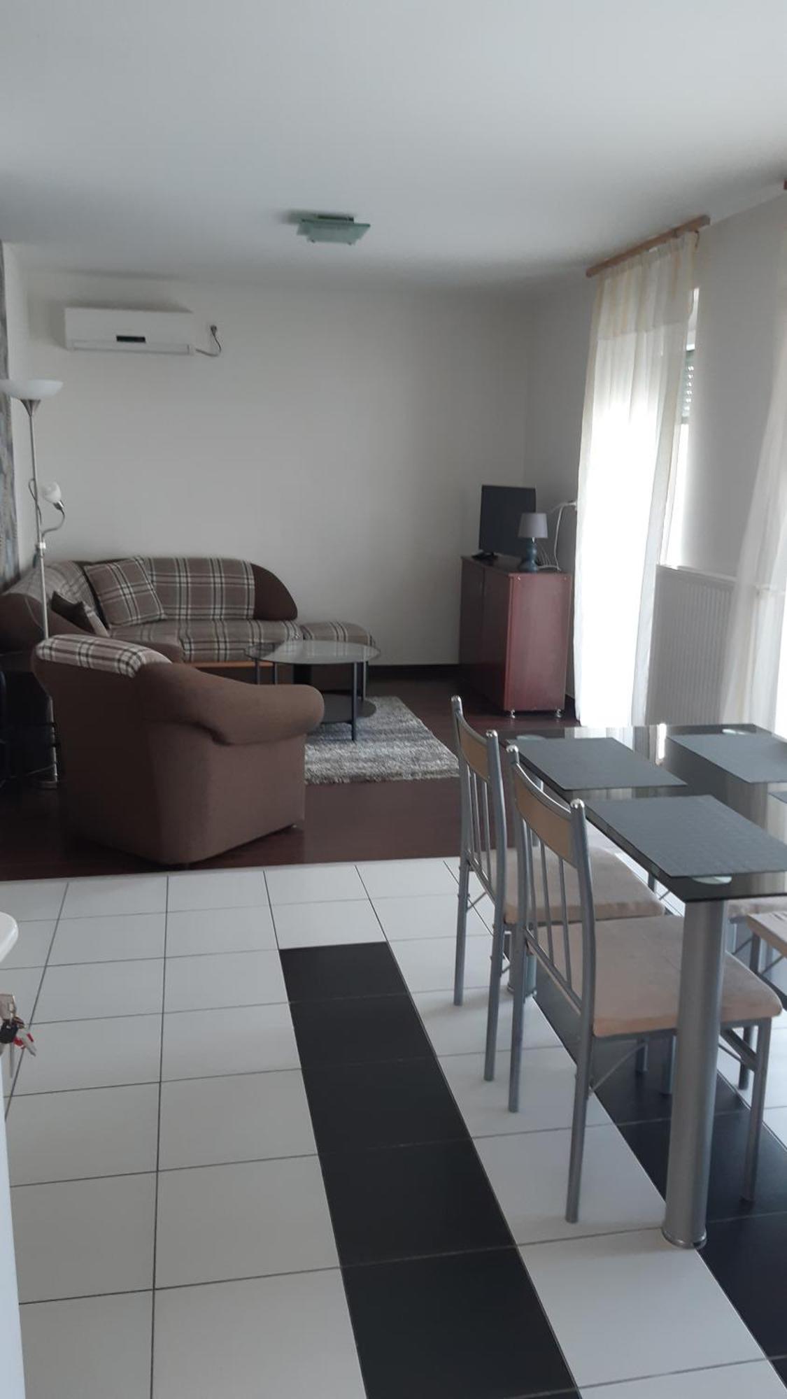 Mary Apartmanhaz ヘーヴィーズ エクステリア 写真