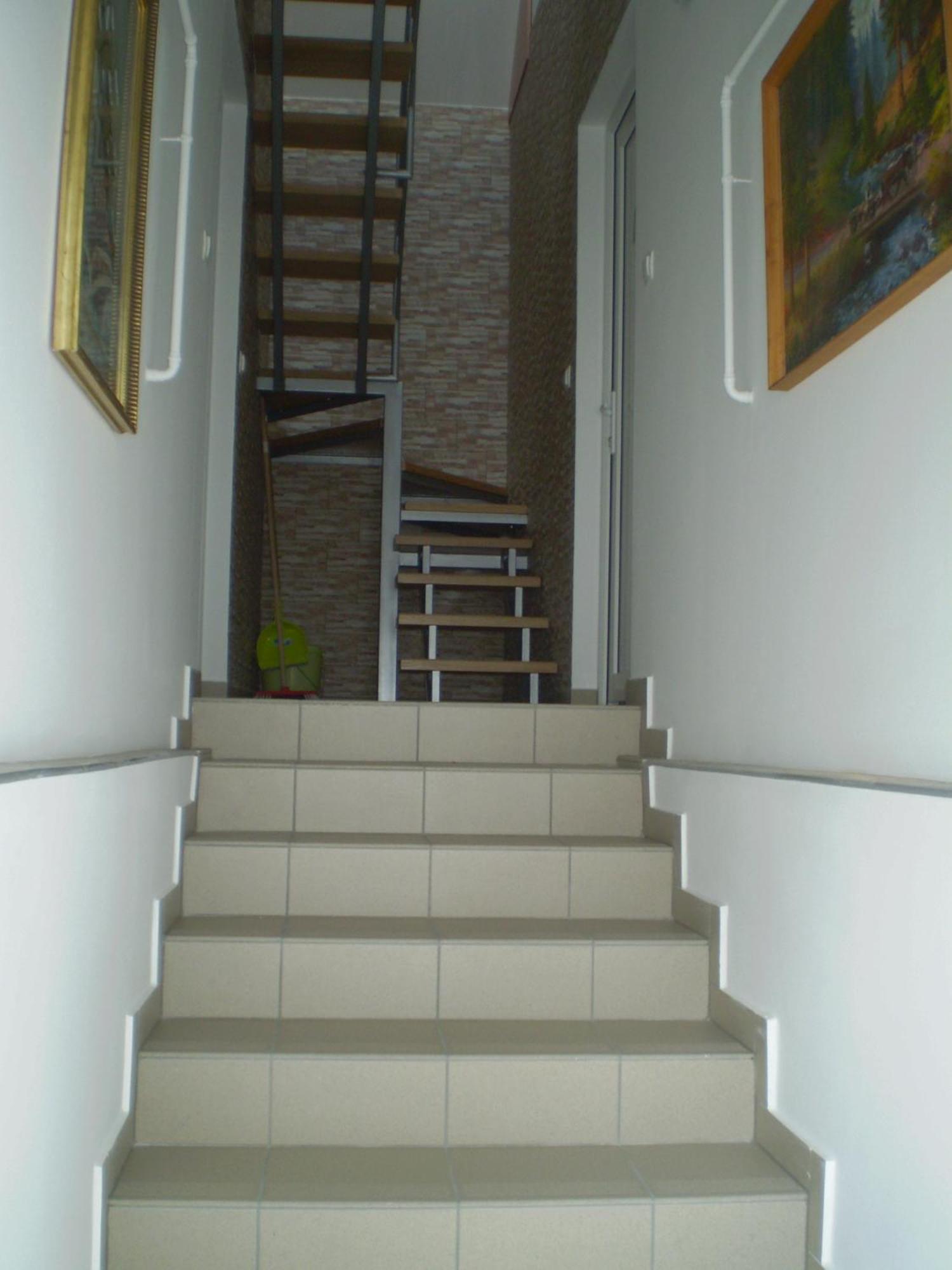 Mary Apartmanhaz ヘーヴィーズ エクステリア 写真