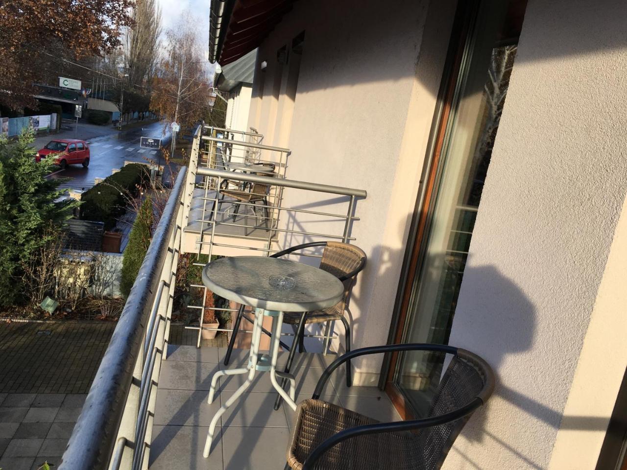 Mary Apartmanhaz ヘーヴィーズ エクステリア 写真