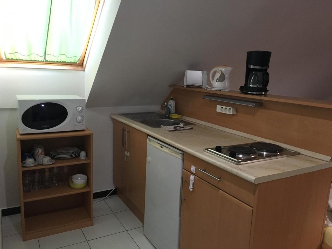 Mary Apartmanhaz ヘーヴィーズ エクステリア 写真