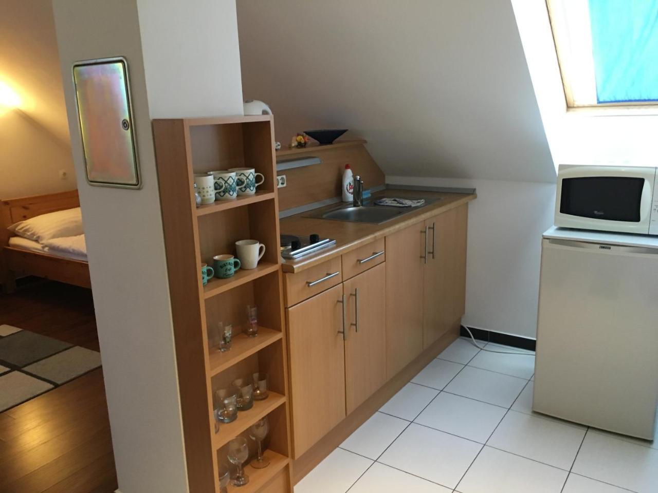 Mary Apartmanhaz ヘーヴィーズ エクステリア 写真
