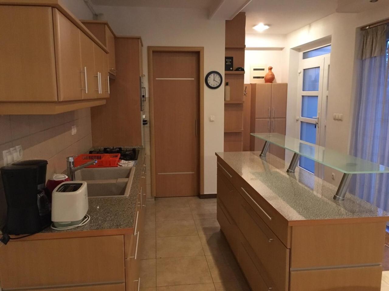 Mary Apartmanhaz ヘーヴィーズ エクステリア 写真