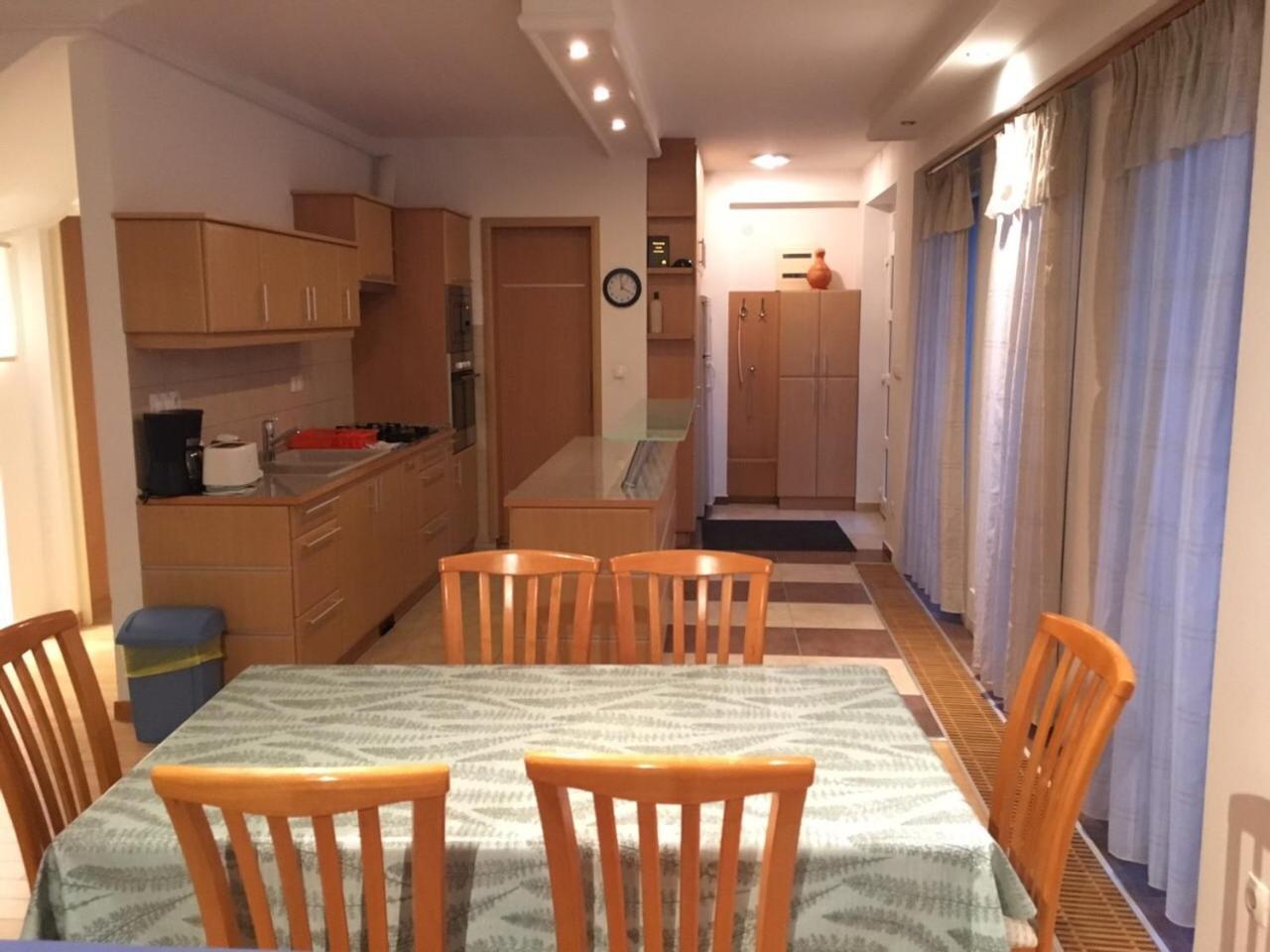 Mary Apartmanhaz ヘーヴィーズ エクステリア 写真