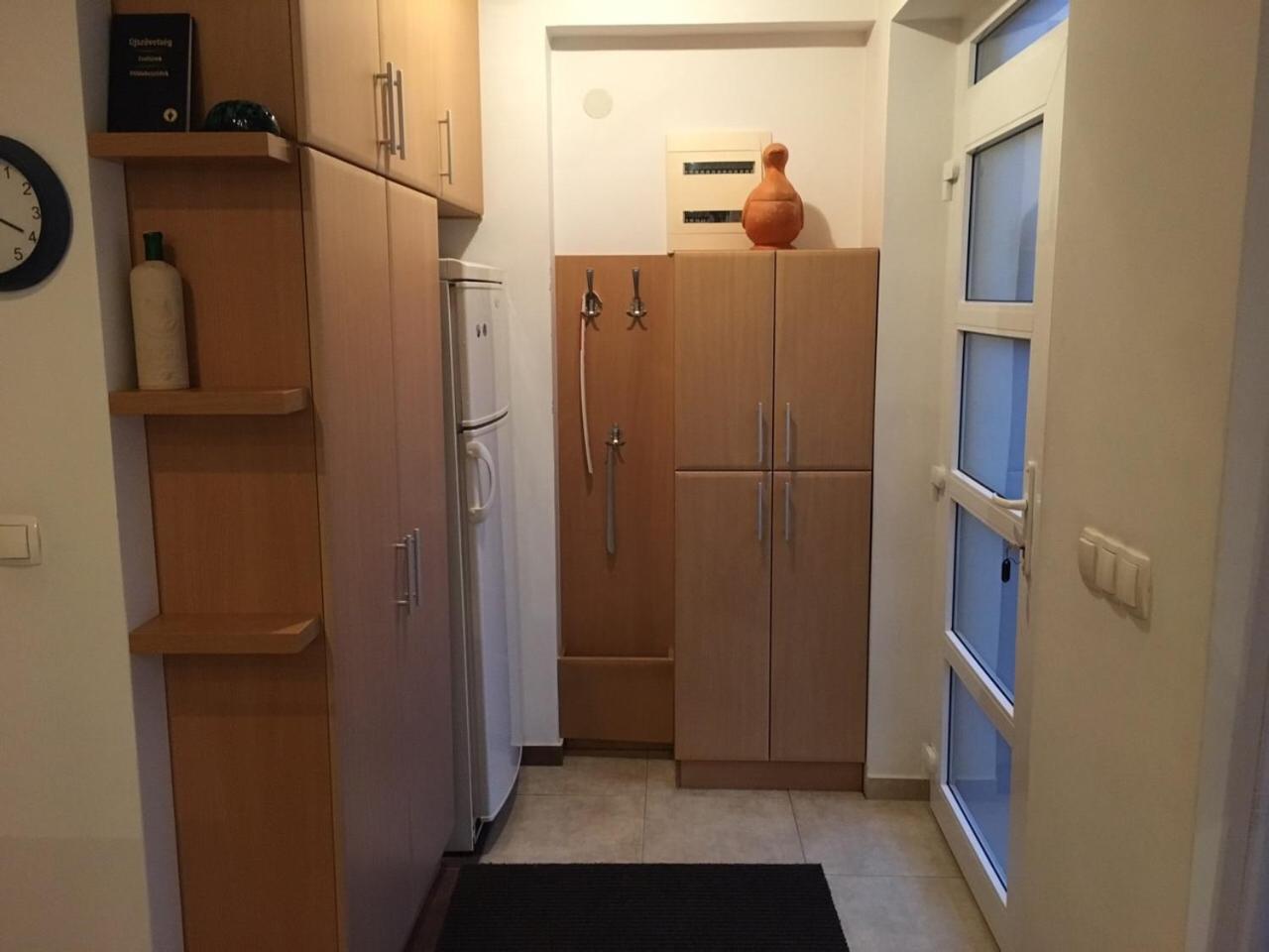 Mary Apartmanhaz ヘーヴィーズ エクステリア 写真